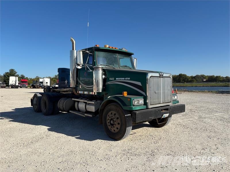Western Star 4900 Series 6x4 T/A Day Cab Truck Tractor Tegljači