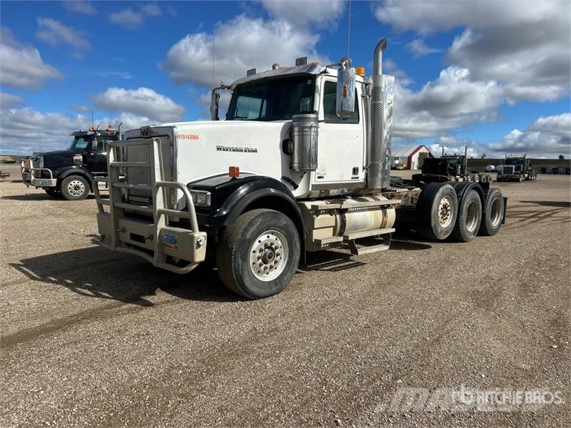 Western Star 4900FA 8x4 Tri/A Day Cab Truck Tractor Dragbilar