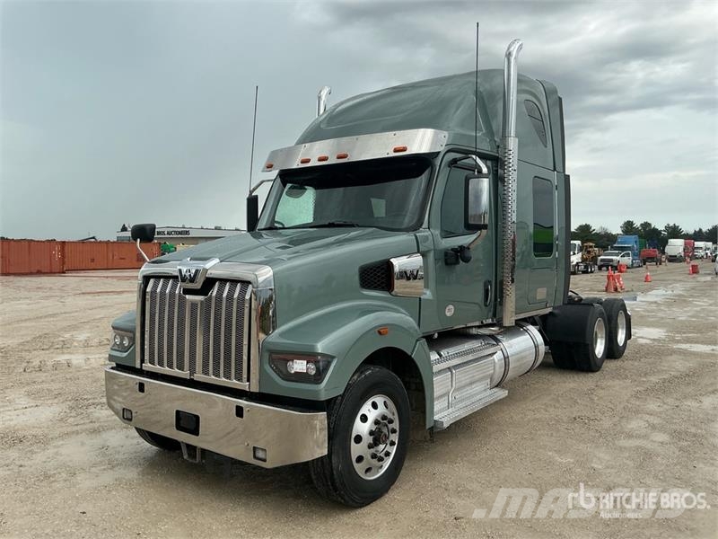 Western Star 4900X 6x4 T/A Sleeper Truck Tractor Autotractoare