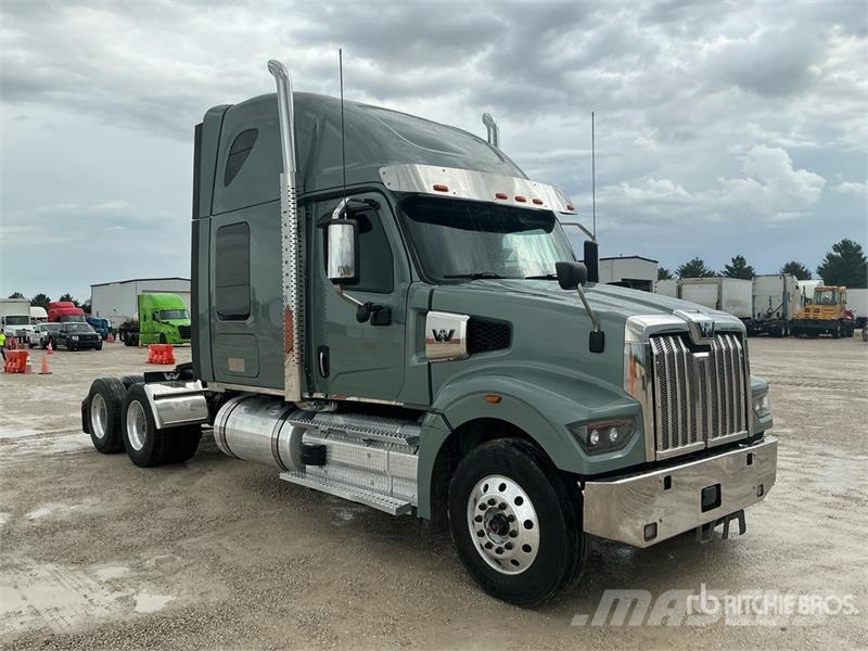 Western Star 4900X 6x4 T/A Sleeper Truck Tractor Autotractoare