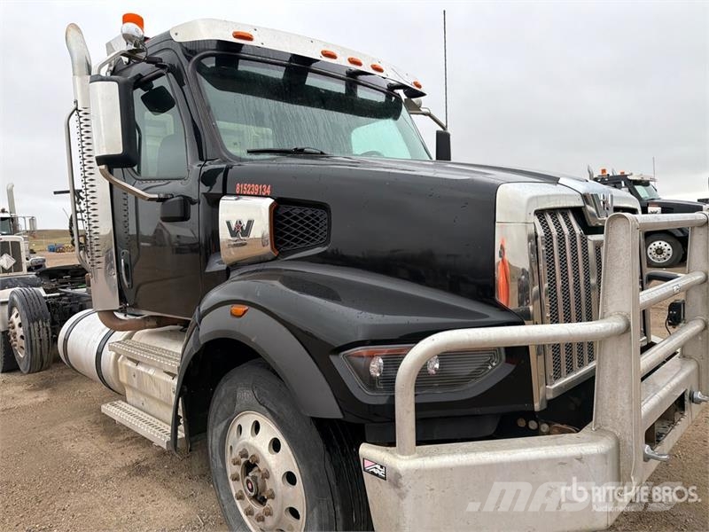 Western Star 49X 8x4 Tri/A Day Cab Truck Tractor Nyergesvontatók