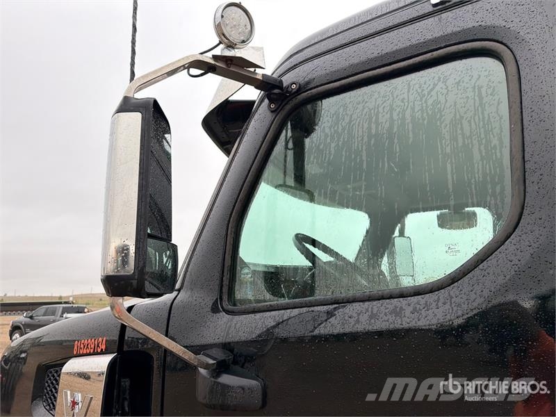 Western Star 49X 8x4 Tri/A Day Cab Truck Tractor Nyergesvontatók