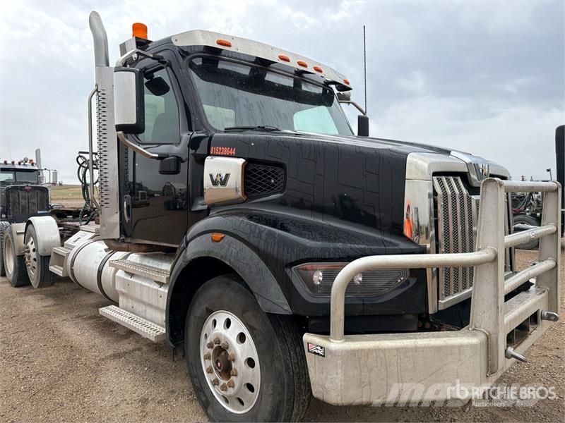 Western Star 49X 8x4 Tri/A Day Cab Truck Tractor Nyergesvontatók