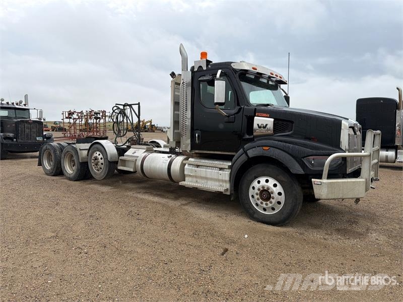 Western Star 49X 8x4 Tri/A Day Cab Truck Tractor Nyergesvontatók