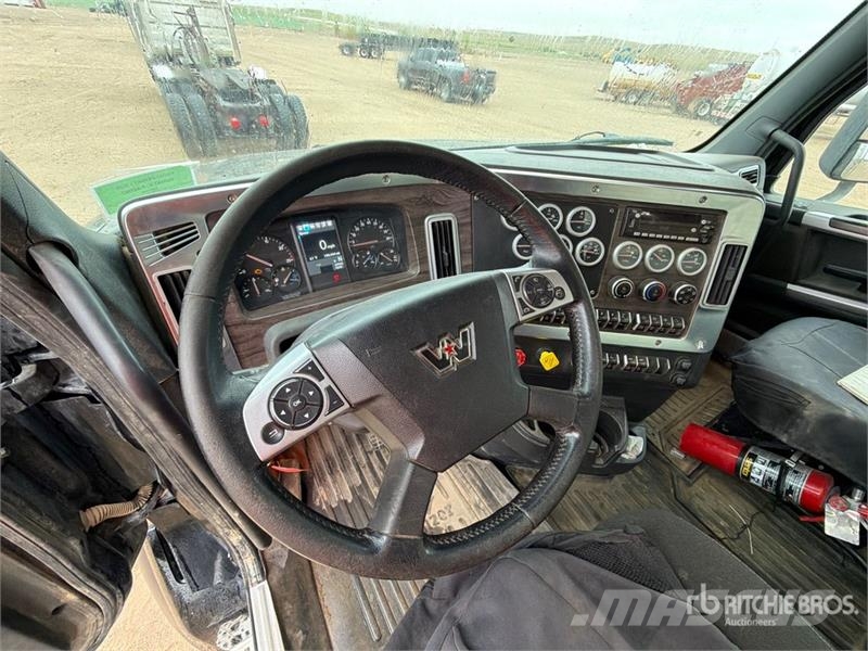 Western Star 49X 8x4 Tri/A Day Cab Truck Tractor Nyergesvontatók
