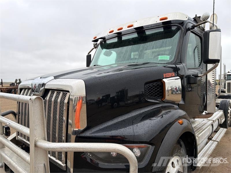 Western Star 49X 8x4 Tri/A Day Cab Truck Tractor Nyergesvontatók