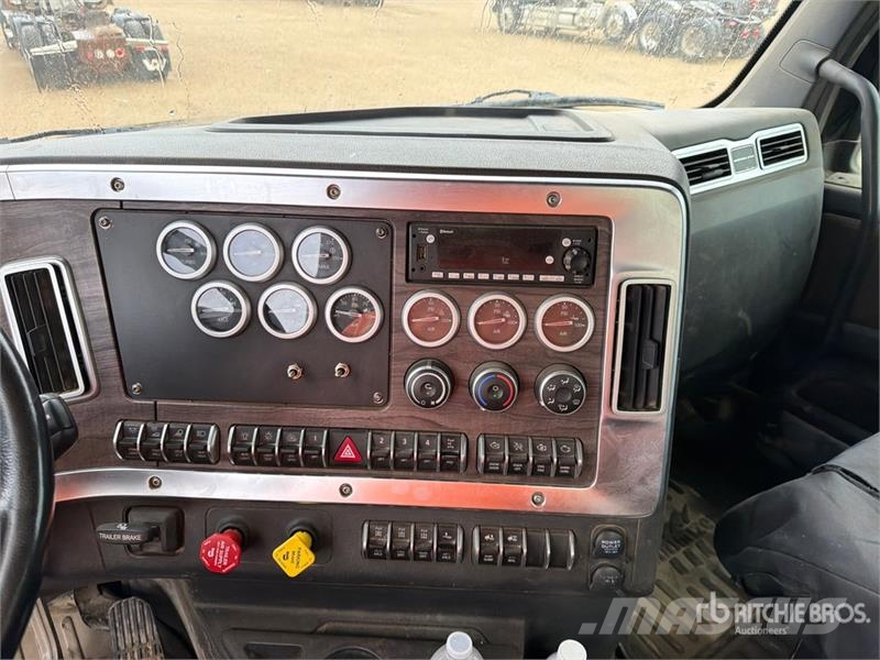 Western Star 49X 8x4 Tri/A Day Cab Truck Tractor Nyergesvontatók