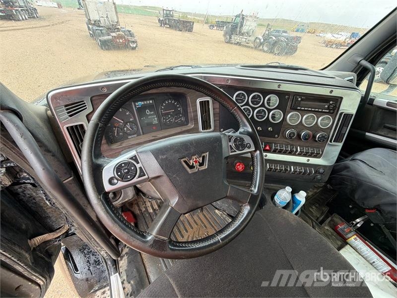 Western Star 49X 8x4 Tri/A Day Cab Truck Tractor Nyergesvontatók