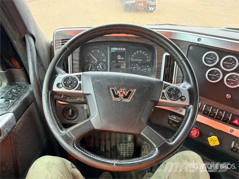 Western Star 49X 8x4 Tri/A Day Cab Truck Tractor Nyergesvontatók