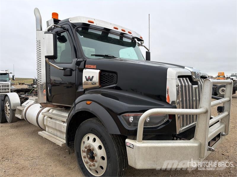 Western Star 49X 8x4 Tri/A Day Cab Truck Tractor Ciągniki siodłowe