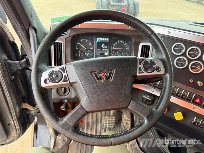 Western Star 49X 8x4 Tri/A Day Cab Truck Tractor Nyergesvontatók