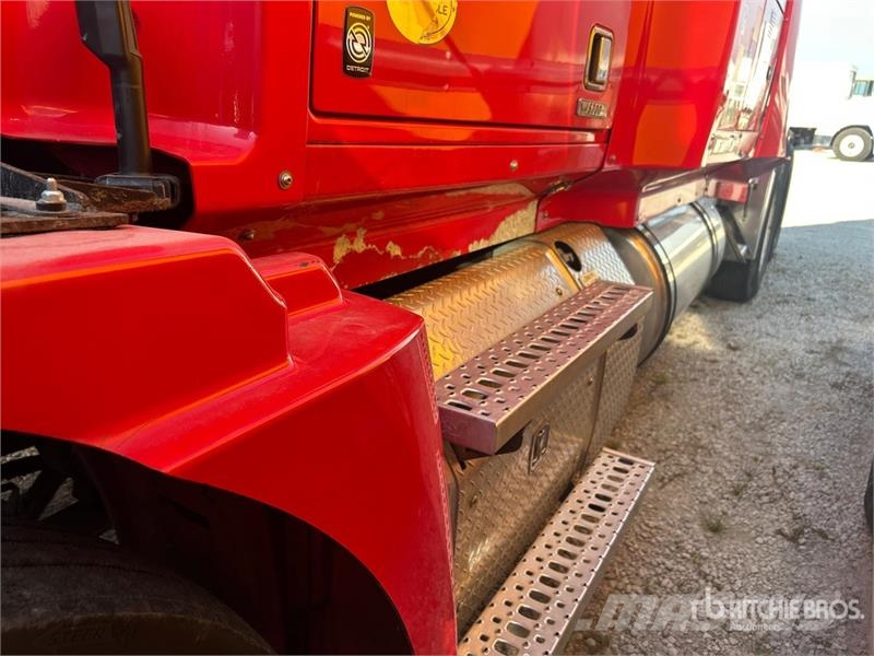 Western Star 5700 6x4 T/A Sleeper Truck Tractor (Inoperable) Ťahače