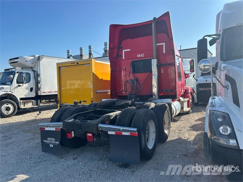 Western Star 5700 6x4 T/A Sleeper Truck Tractor (Inoperable) Ťahače