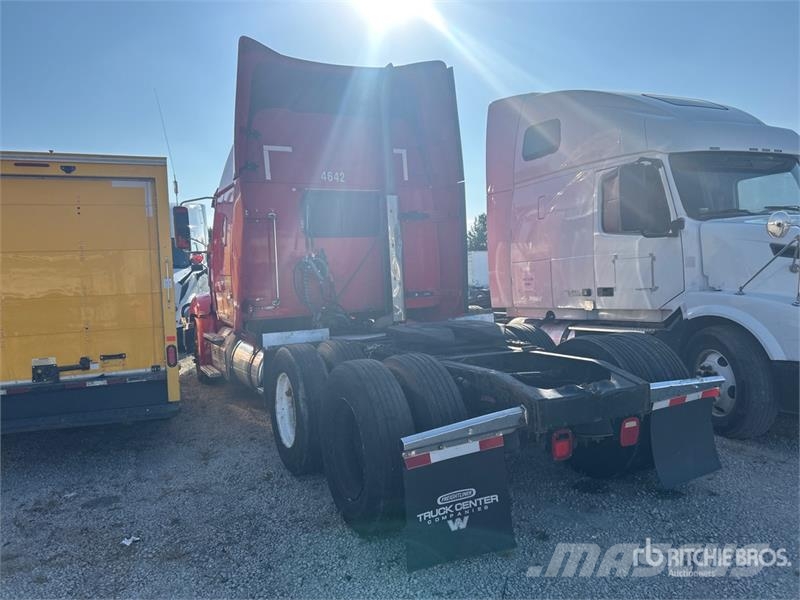 Western Star 5700 6x4 T/A Sleeper Truck Tractor (Inoperable) Ťahače