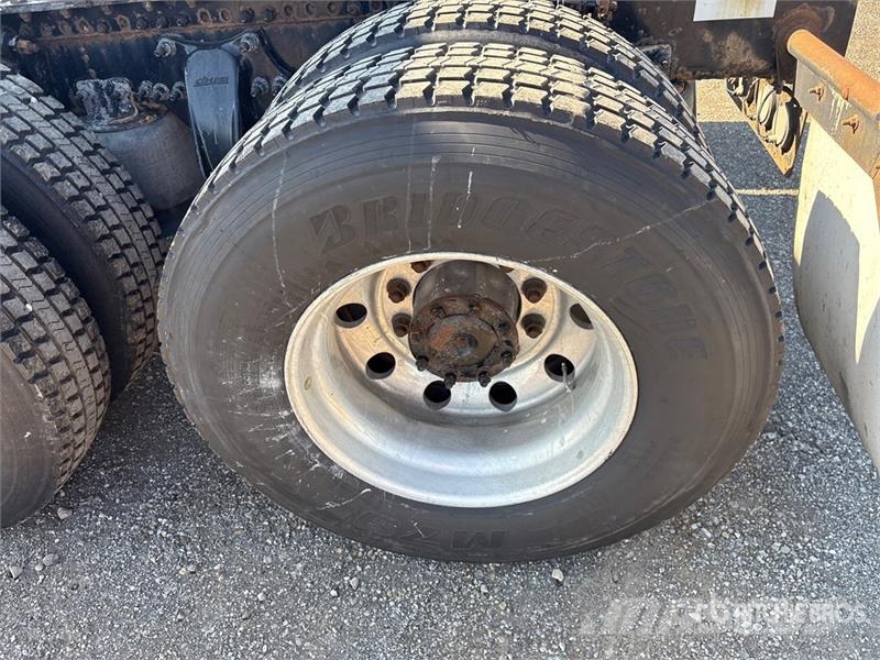 Western Star 5700 6x4 T/A Sleeper Truck Tractor Sattelzugmaschinen