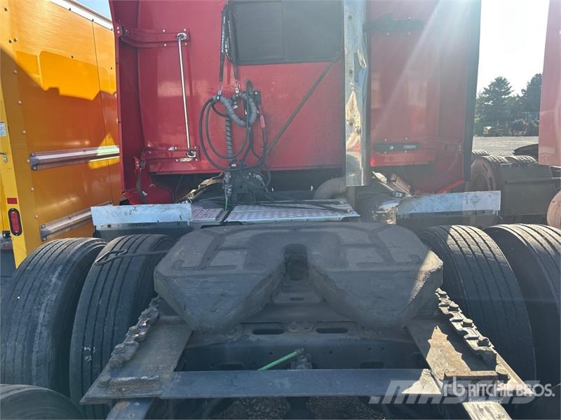 Western Star 5700 6x4 T/A Sleeper Truck Tractor (Inoperable) Ťahače
