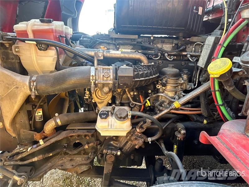 Western Star 5700 6x4 T/A Sleeper Truck Tractor (Inoperable) Ťahače