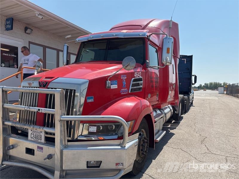 Western Star 5700 6x4 T/A Sleeper Truck Tractor (Inoperable) Sattelzugmaschinen