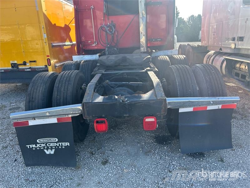 Western Star 5700 6x4 T/A Sleeper Truck Tractor (Inoperable) Ťahače