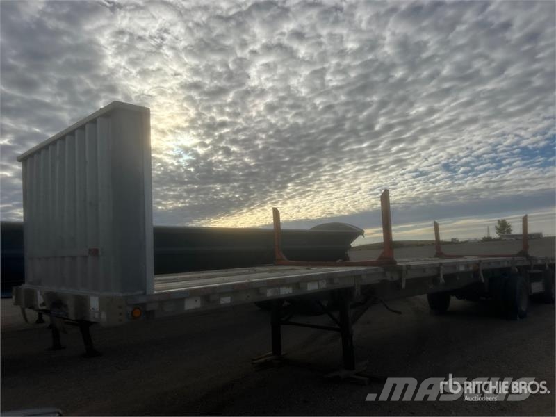 Wilson 48 ft T/A Spread Axle Flatbed Trailer Planhengere