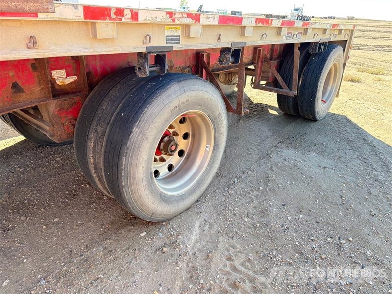 Wilson CF900 48 ft T/A Spread Axle Flatbed Trailer Planhengere