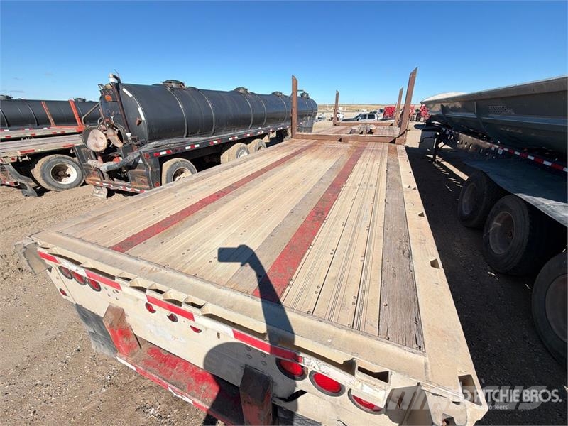 Wilson CF900 48 ft T/A Spread Axle Flatbed Trailer Planhengere