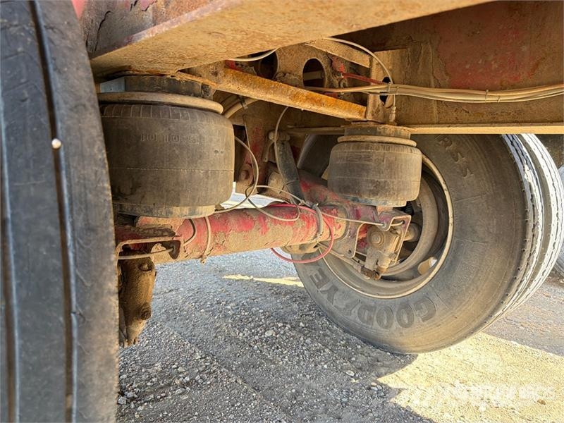 Wilson CF900 48 ft T/A Spread Axle Flatbed Trailer Planhengere