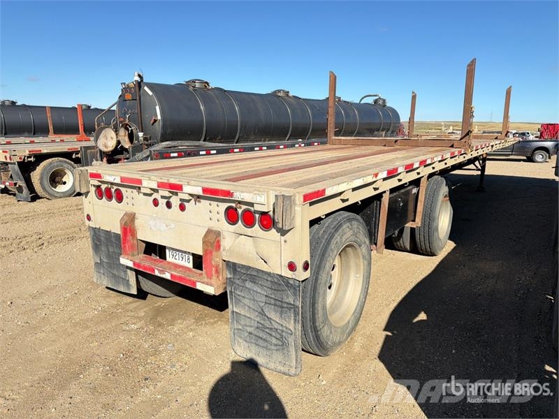 Wilson CF900 48 ft T/A Spread Axle Flatbed Trailer Planhengere