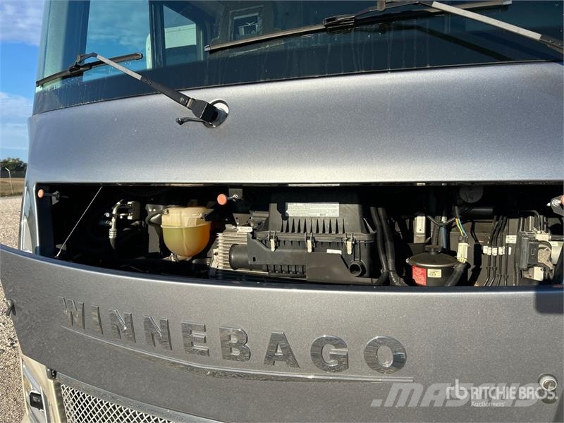 Winnebago Adventurer 35F Motor Home 露營車和有篷卡車