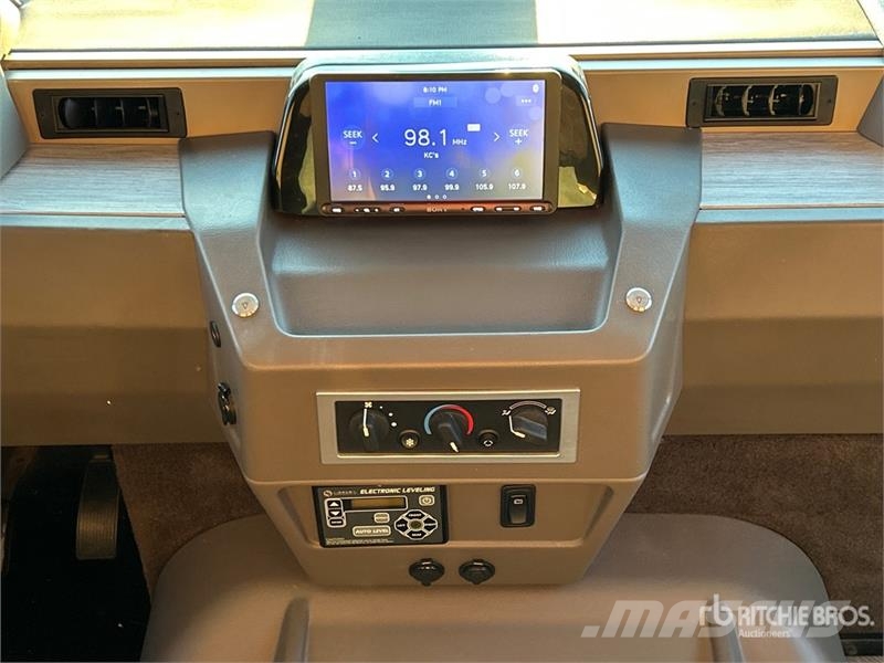  Winnebago Adventurer Motor Home Motorhomes and caravans