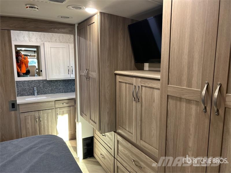  Winnebago Adventurer Motor Home Motorhomes and caravans