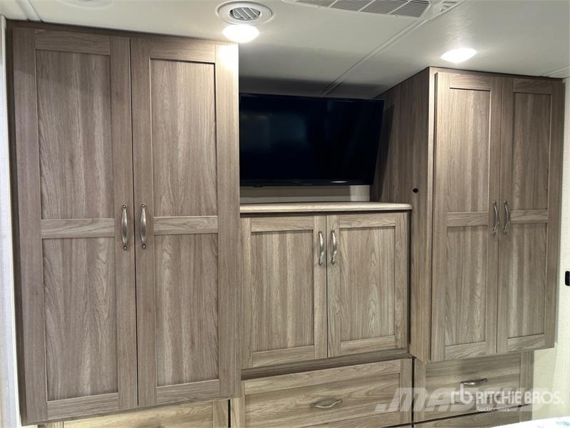  Winnebago Adventurer Motor Home Motorhomes and caravans