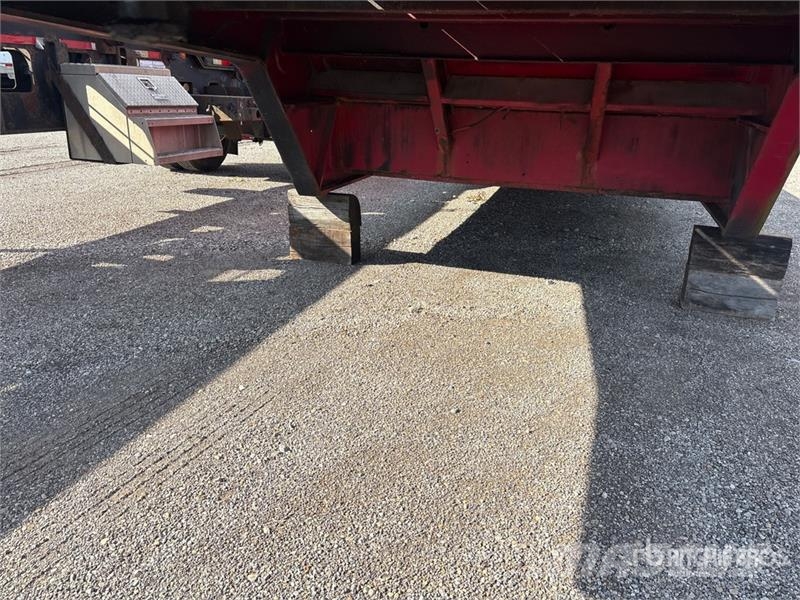 XL Specialized 90RG 90000 lb 48 ft Tri/A Step Deck Nizki nakladalci