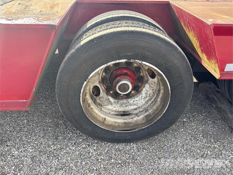XL Specialized 90RG 90000 lb 48 ft Tri/A Step Deck Nizki nakladalci