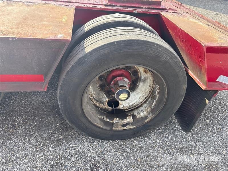 XL Specialized 90RG 90000 lb 48 ft Tri/A Step Deck Nizki nakladalci
