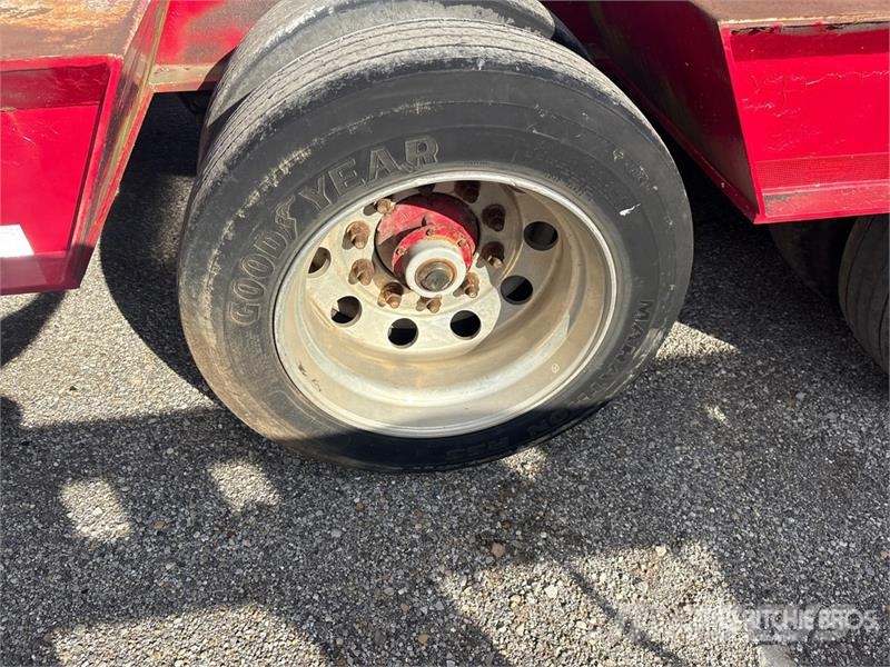 XL Specialized 90RG 90000 lb 48 ft Tri/A Step Deck Nizki nakladalci
