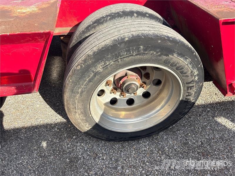 XL Specialized 90RG 90000 lb 48 ft Tri/A Step Deck Nizki nakladalci