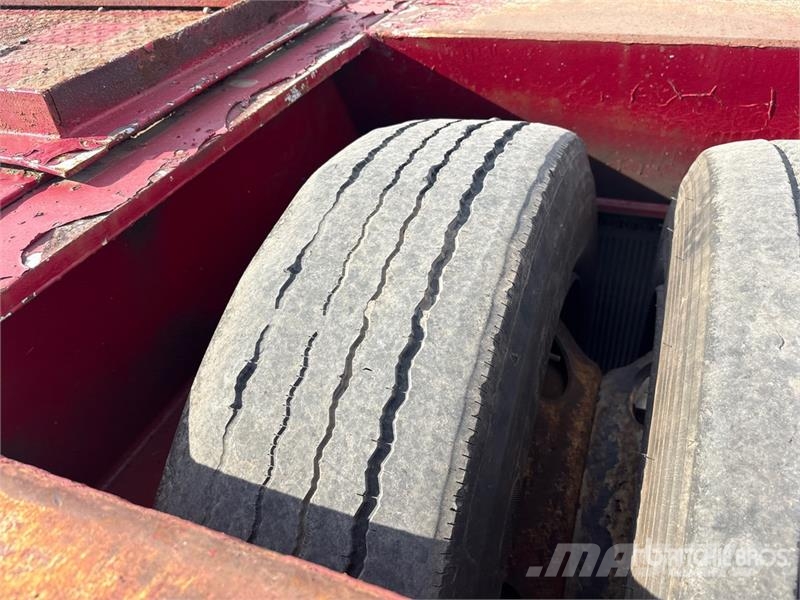 XL Specialized 90RG 90000 lb 48 ft Tri/A Step Deck Nizki nakladalci