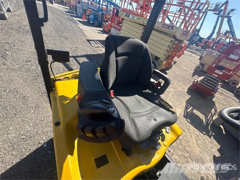 Yale ERC050VG 4600 lb Electric Forklift Elektromos targoncák