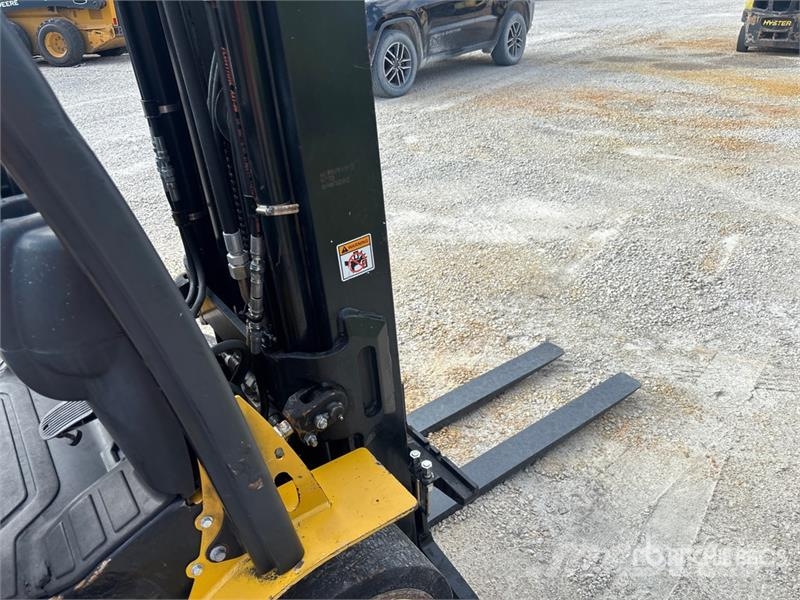 Yale GLC050LXNEAE087 4800 lb Cushion Tire Forklift Інше