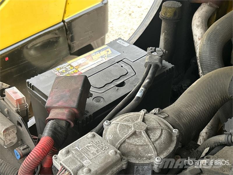 Yale GLP050MXNEAE086 5000 lb Pneumatic Tire Forklift Other