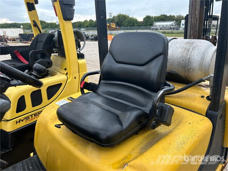 Yale GLP050MXNEAE086 5000 lb Pneumatic Tire Forklift Other