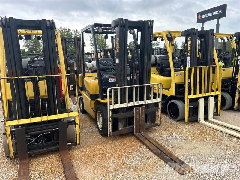 Yale GLP050MXNEAE086 5000 lb Pneumatic Tire Forklift Other