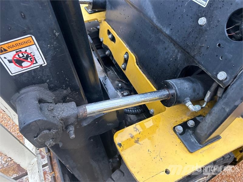 Yale GLP050MXNEAE086 5000 lb Pneumatic Tire Forklift Other