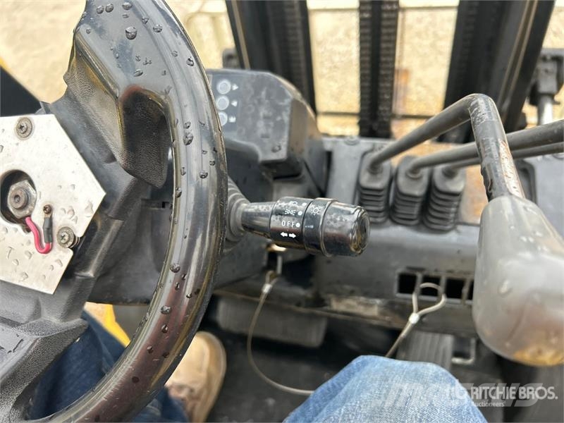 Yale GLP050MXNEAE086 5000 lb Pneumatic Tire Forklift Other