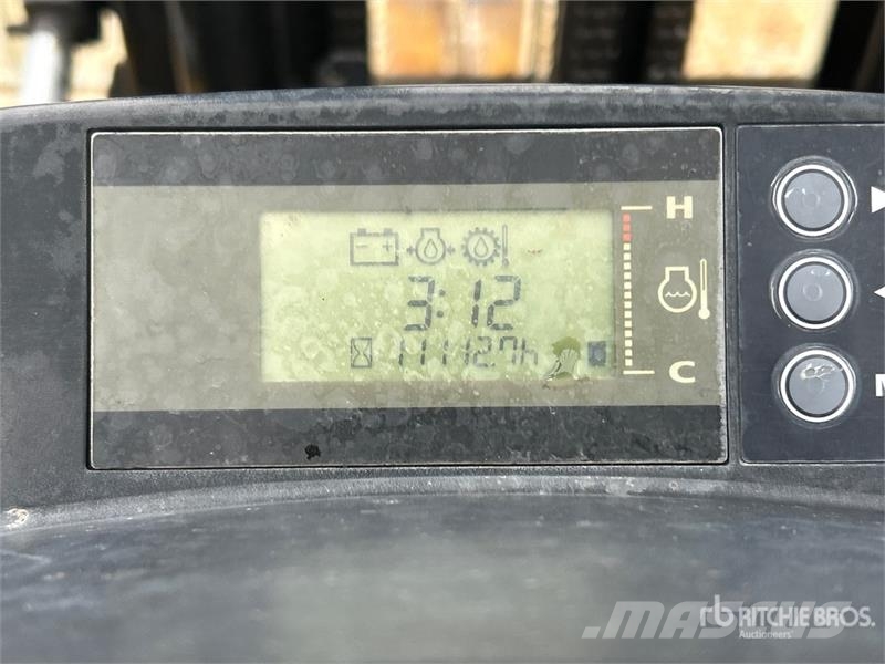 Yale GLP050MXNEAE086 5000 lb Pneumatic Tire Forklift Other