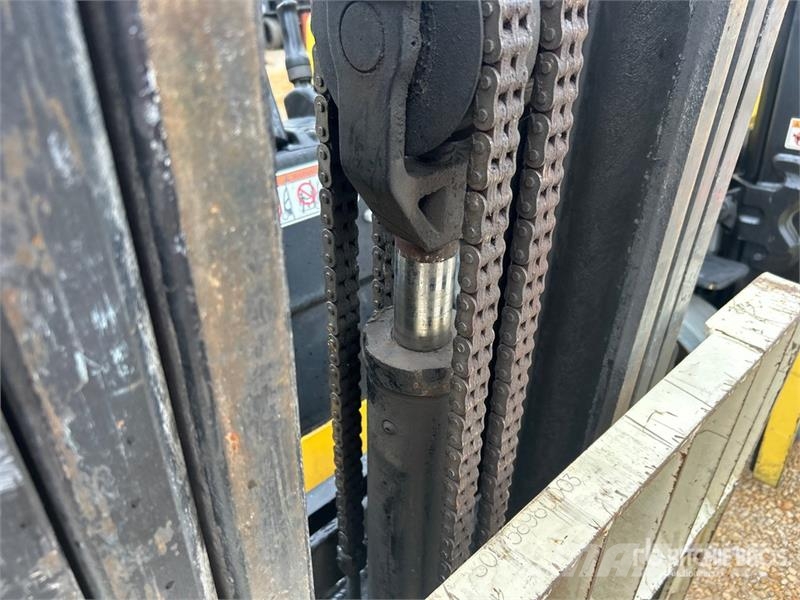 Yale GLP050MXNEAE086 5000 lb Pneumatic Tire Forklift Other