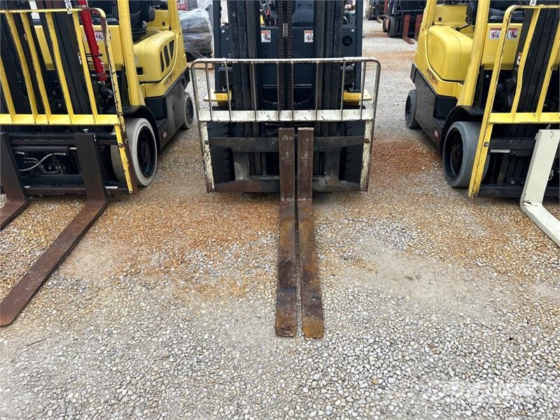 Yale GLP050MXNEAE086 5000 lb Pneumatic Tire Forklift Other