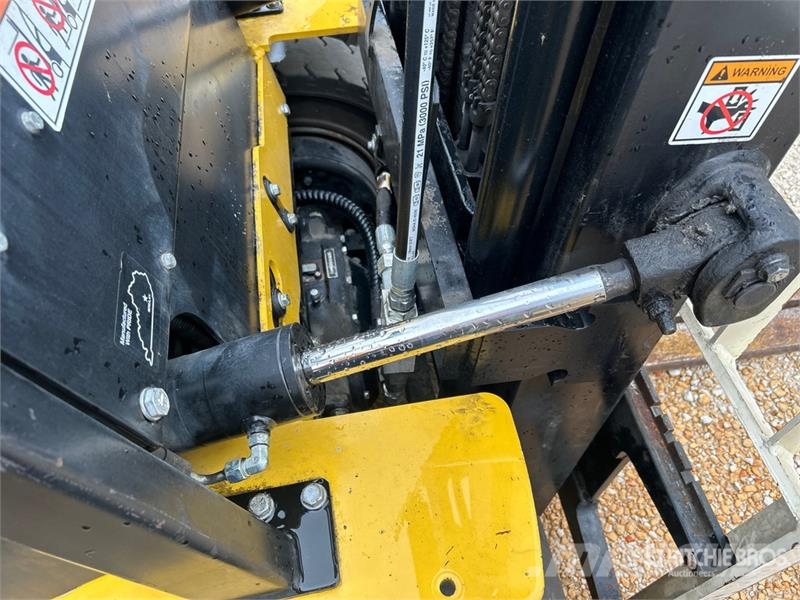 Yale GLP050MXNEAE086 5000 lb Pneumatic Tire Forklift Other