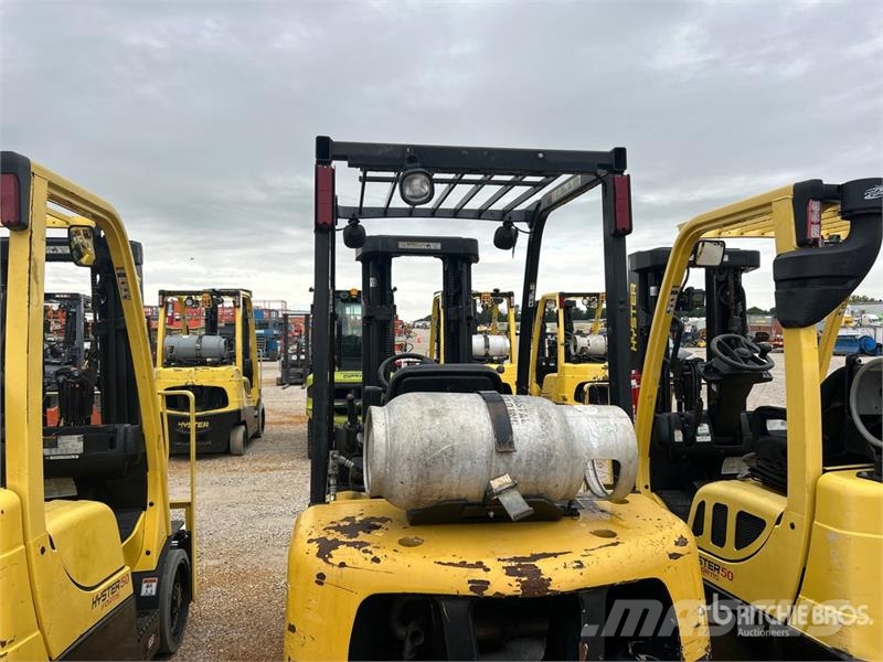 Yale GLP050MXNEAE086 5000 lb Pneumatic Tire Forklift Other